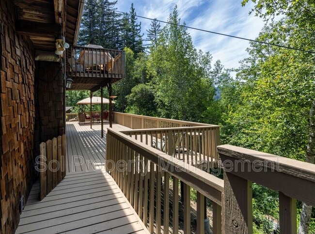 Building Photo - 646 Blue Ridge Dr