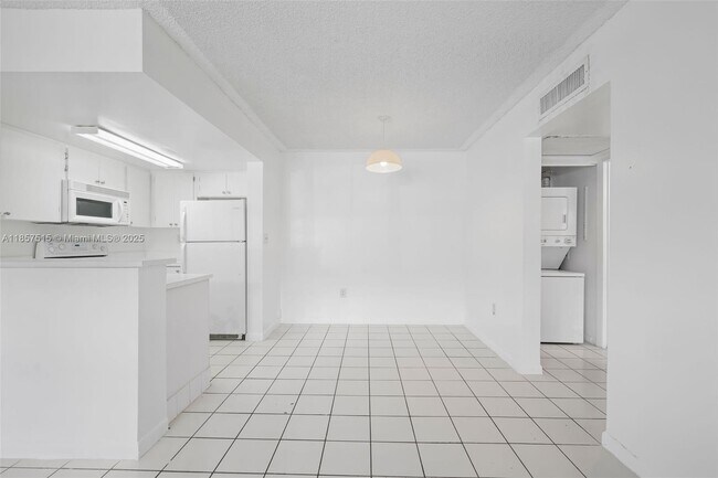 Building Photo - 8615 NW 5th Terrace