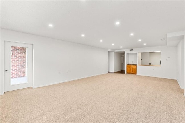 Building Photo - 30 Argyle Ave