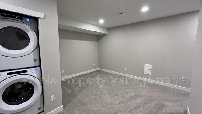 Building Photo - 2870 W Parkside Pl
