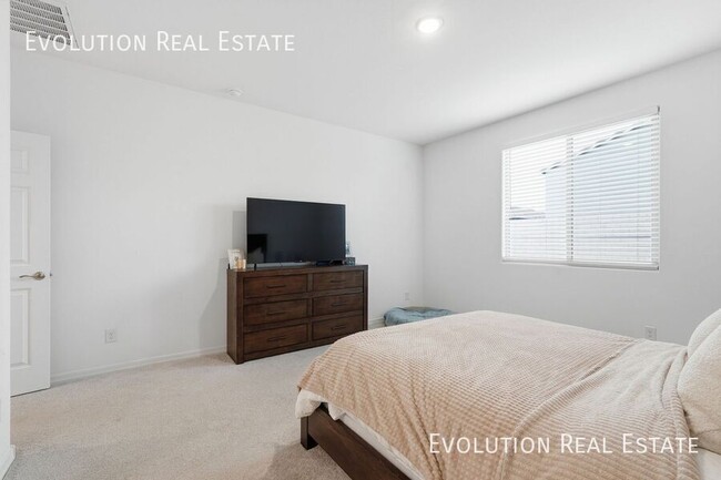 Building Photo - 5532 W Coplen Farms Rd