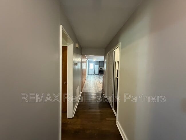 Building Photo - 419 S 36th Ave