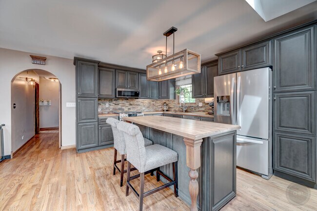 Building Photo - 7215 Larchwood Ln