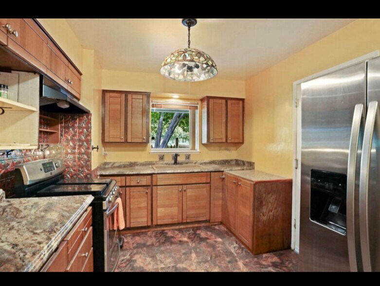 Building Photo - 2025 Ellison Dr