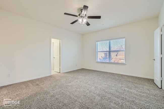 Building Photo - 1341 Lakecrest Ln