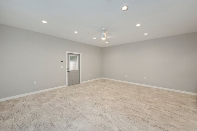 Building Photo - Peaceful Retreat! Just minutes from Niceville!