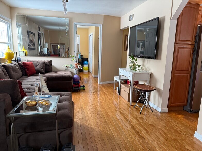 Building Photo - 246 Grant Ave