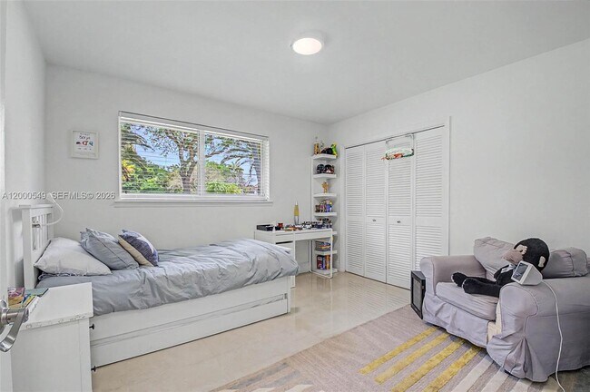 Building Photo - 7230 SW 104th St