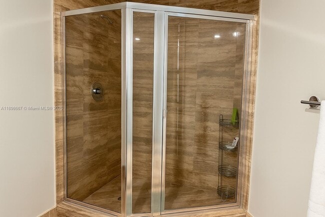 Building Photo - 15901 Collins Ave