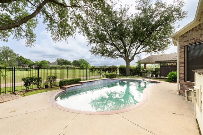 Building Photo - 2111 Blue Water Bay Dr
