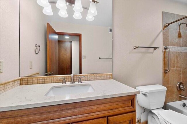 Building Photo - Picture Perfect 3 Bedroom Home in Southeas...
