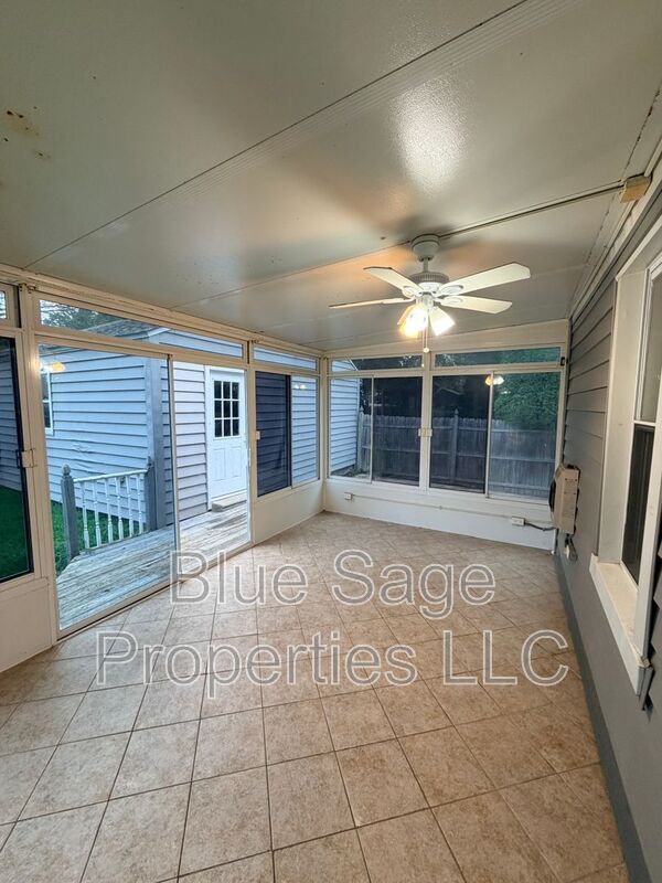 Building Photo - 913 8th Ave