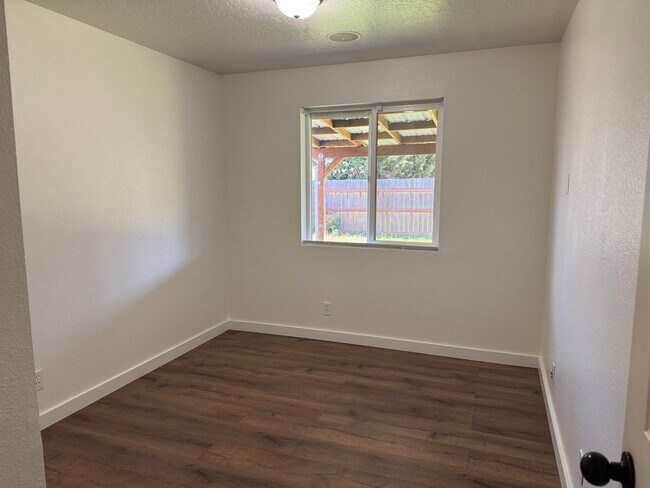 Building Photo - 692 N 1st St