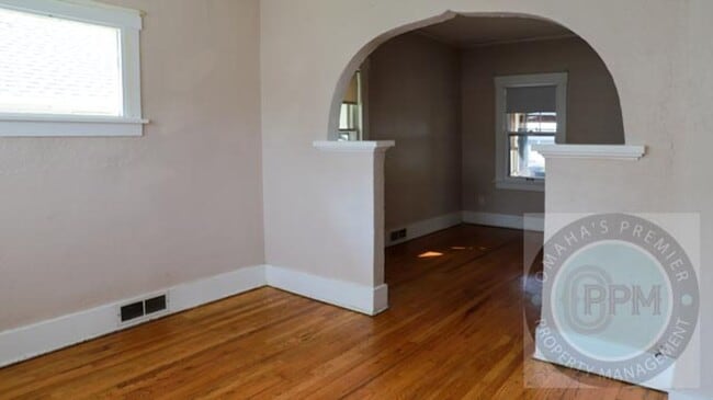 Building Photo - Comfortable 1 Bedroom/1 Bathroom/Aksarben-Elmwood Park| $300 off Dep