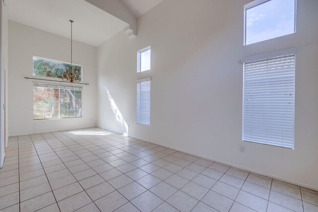 Building Photo - Discovery Hills Home with Spacious Yard an...