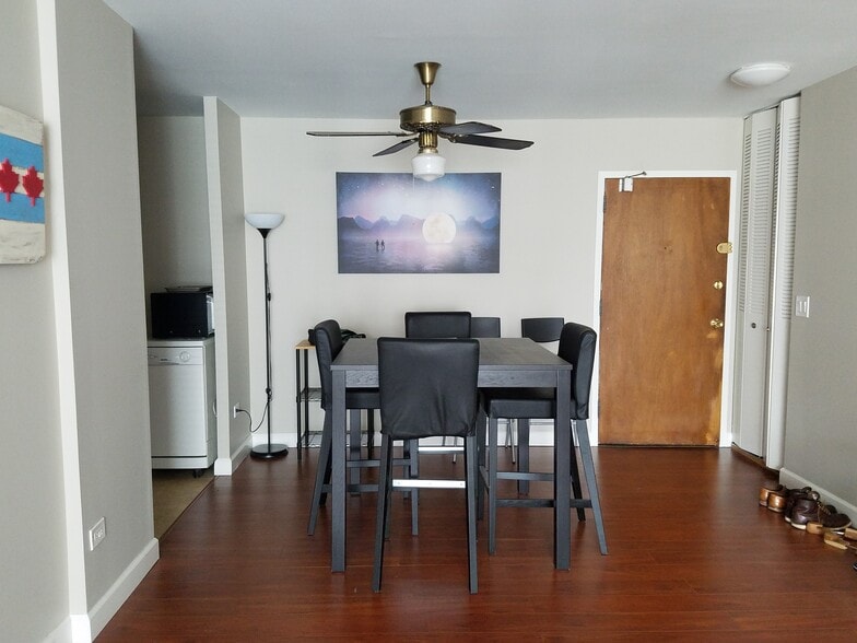 Dining room - 607 W Wrightwood Ave