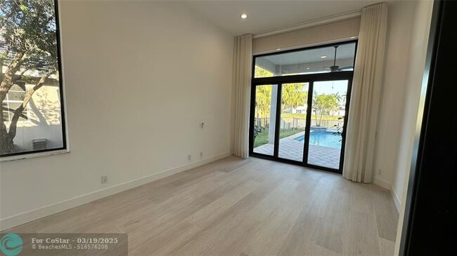 Building Photo - 2550 Jardin Terrace