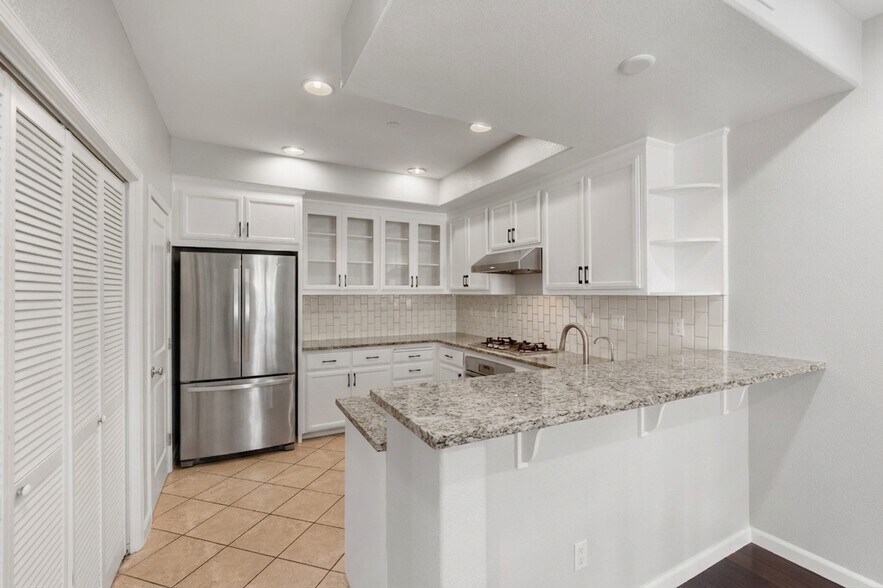 Building Photo - 1271 Westbury Dr