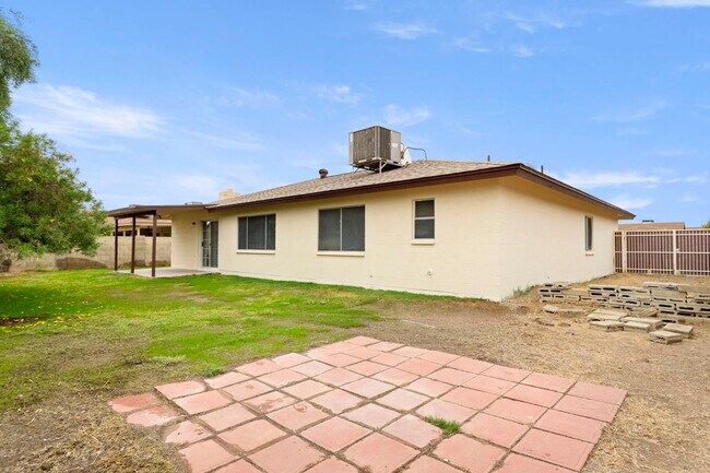 Building Photo - 7309 W Canterbury Dr