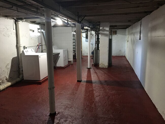 Building Photo - Gorgeous 3 Bedroom - 1-1/2 bath House in Prime St. Paul neighborhood