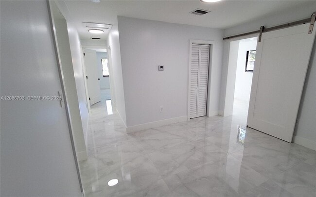 Building Photo - 216 Shadow Way