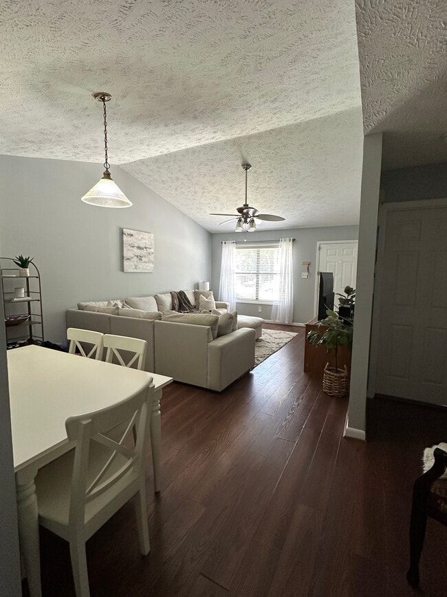 Building Photo - 151 Villa Dr