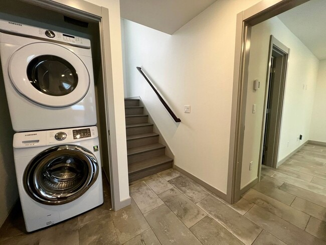 Building Photo - LUXURY ALKI 3 BED TOWNHOME FOR RENT W EXPANSIVE WATER VIEWS!