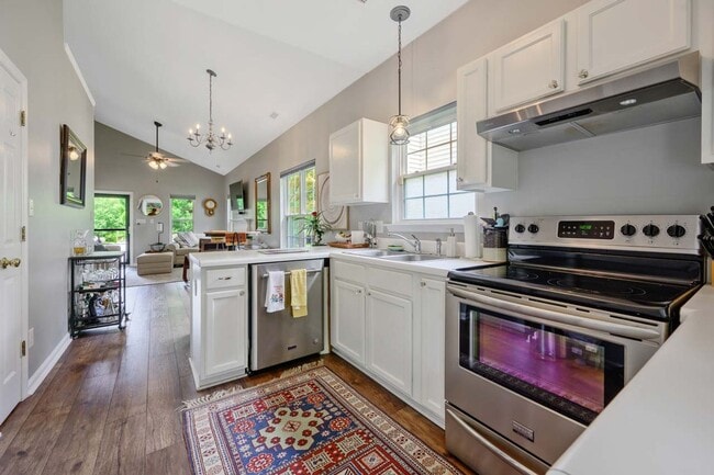 Building Photo - Updated High Gate Park Bungalow Just Short 5 Minute Walk to Downtown Wake Forest