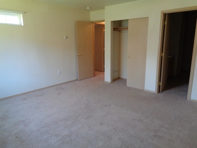 Building Photo - 2409 Farrell Dr