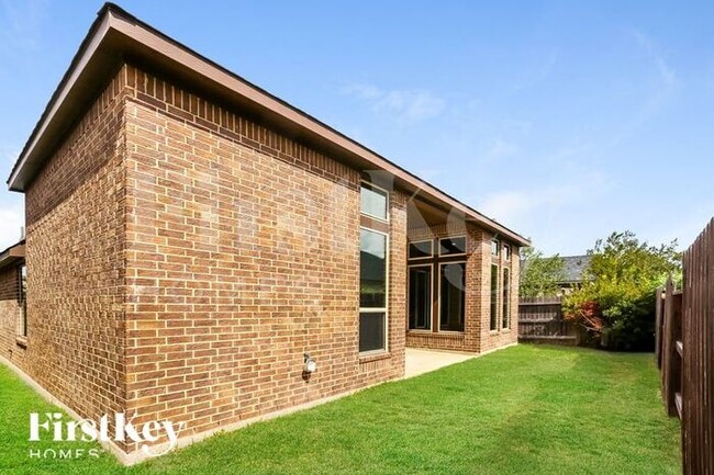 Building Photo - 2147 Blossomcrown Dr