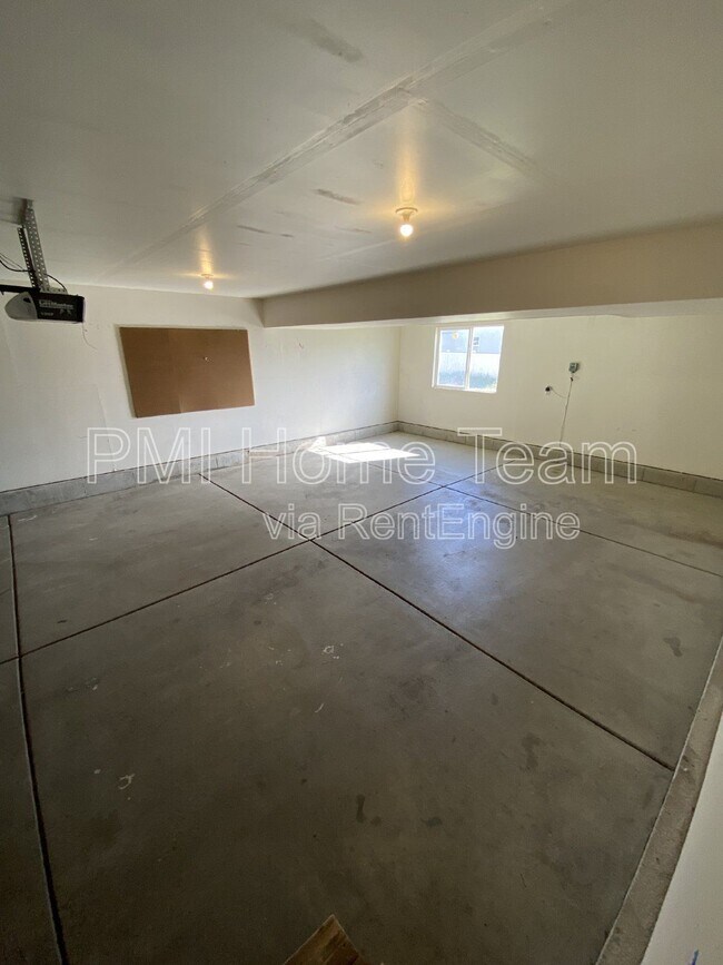 Building Photo - 1639 W 600 N