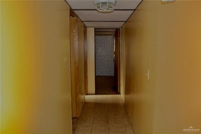 Building Photo - 1304 Breezy Dr