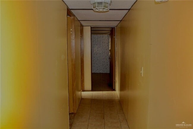 Building Photo - 19 Breezy Dr