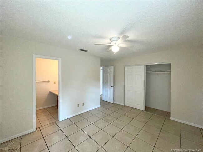 Building Photo - 308 S 14th St