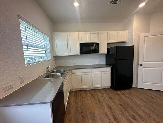 Building Photo - 228 Jeffers