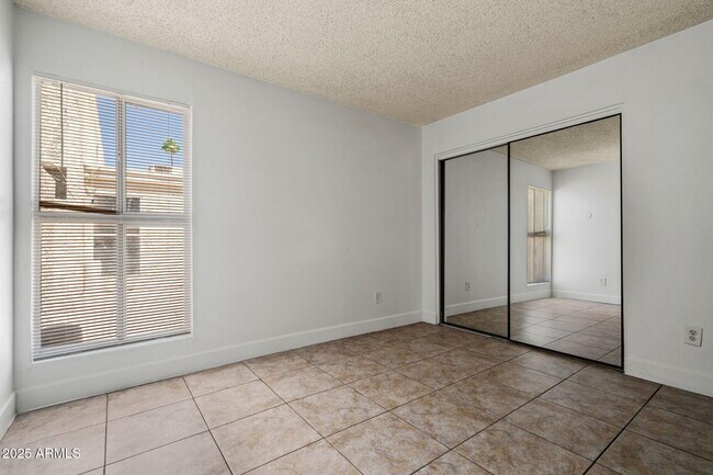 Building Photo - 2698 N 43rd Ave