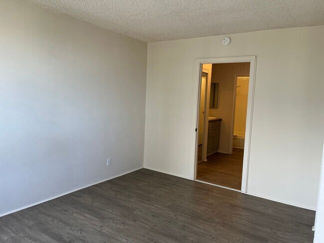 Building Photo - 1255 Nuuanu Ave
