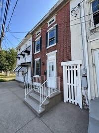 Building Photo - 811 S Warren St