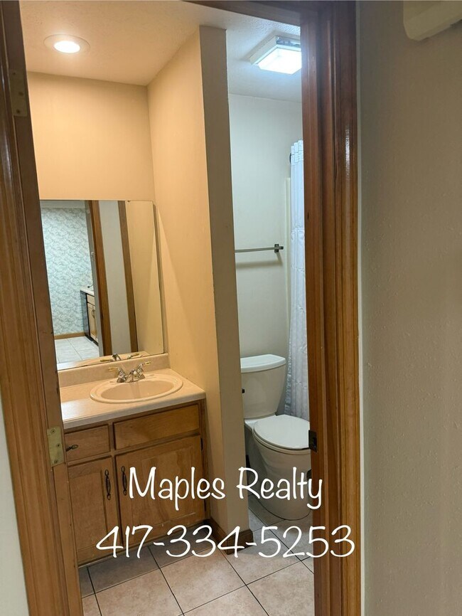 Building Photo - One bedroom FURNSIHED condo at Pointe Royale