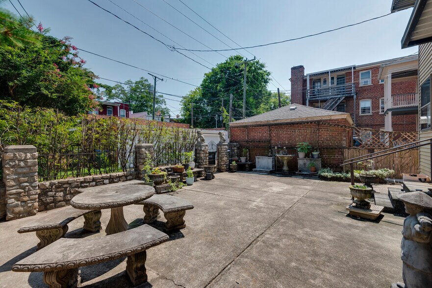 Building Photo - 2622 Idlewood Ave