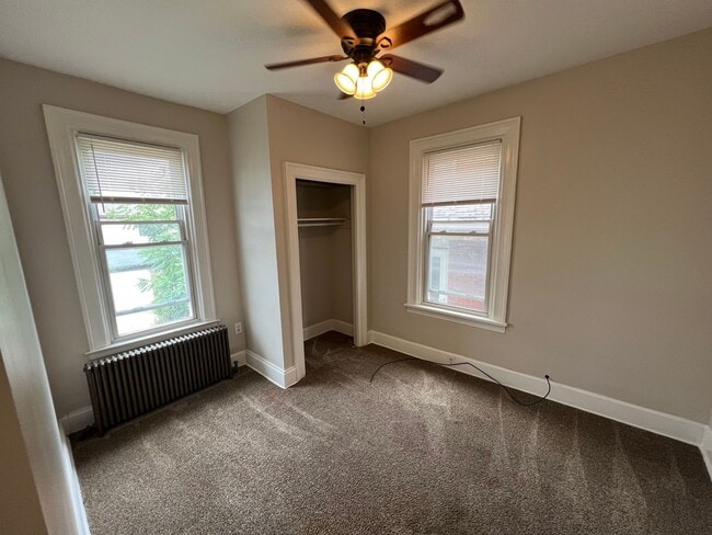 Building Photo - HUGE 3-Bedroom home in Bellevue!