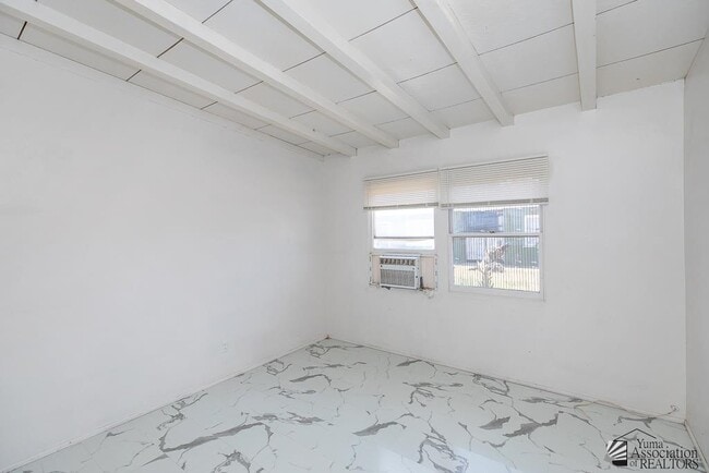 Building Photo - 664 S Orange Ave