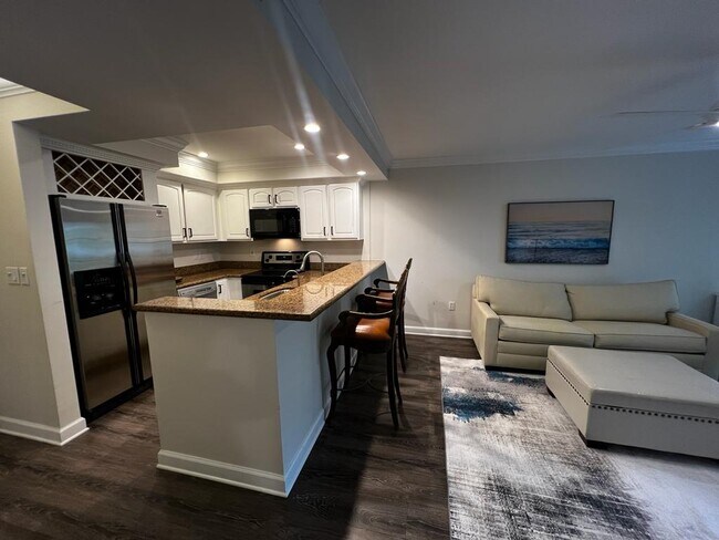 Building Photo - 150 NE 15th Ave