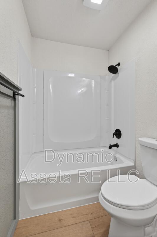 Building Photo - 542 E 23rd St