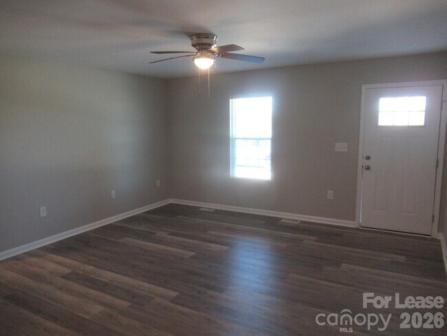 Building Photo - 405 Northbrook III School Rd