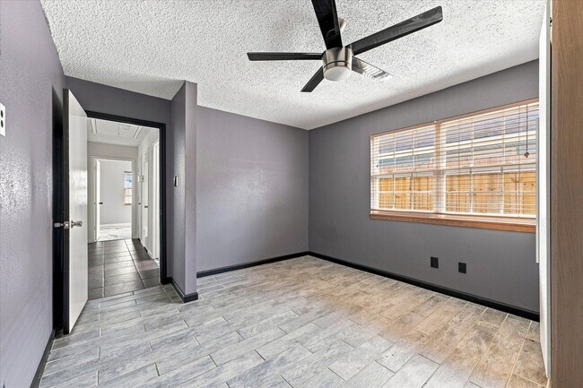 Building Photo - 15919 Barbarossa Dr