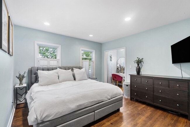 Building Photo - 12 Mystic St