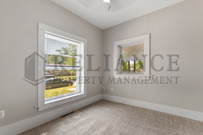 Building Photo - 1923 N Burns Ave