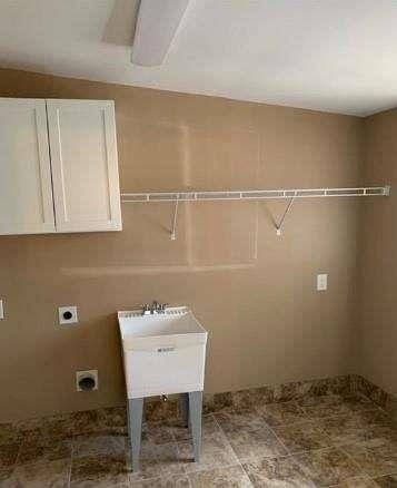 Building Photo - 160 Cown Dr