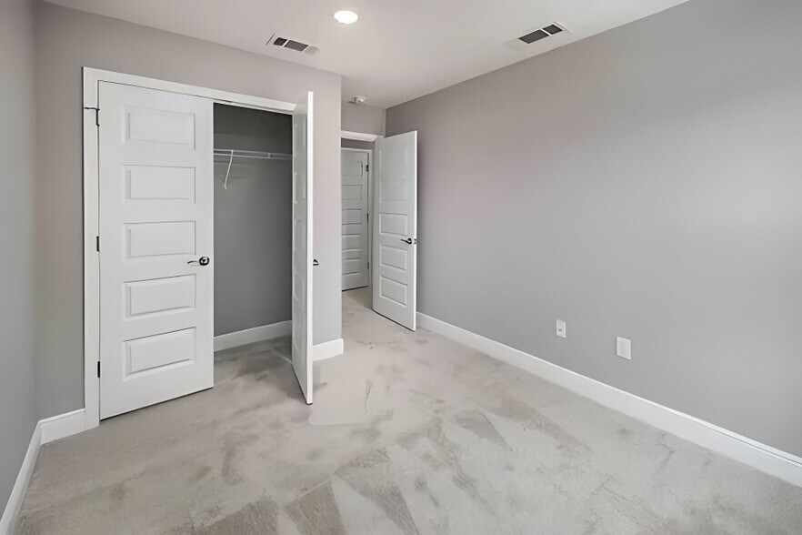 Building Photo - 319 Carmel Dr